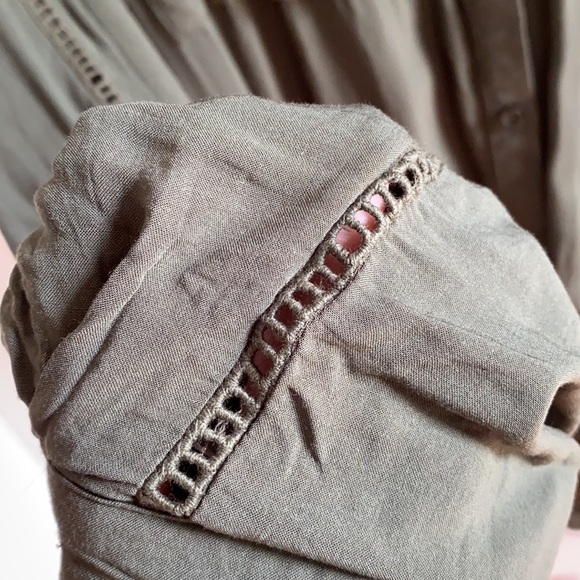 Signature Studio Button Up with Sleeve Detail - Picture 6 of 8